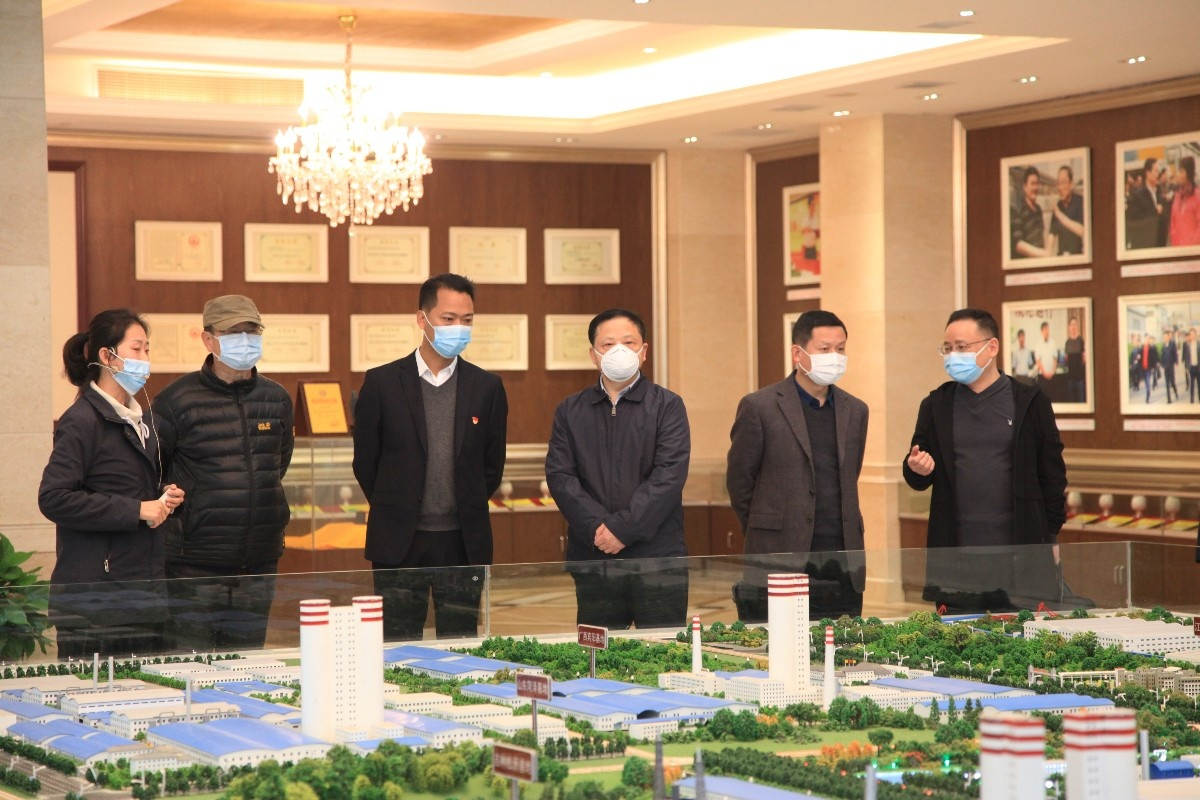 右三:省交通运输厅二级巡视员陈缅;左三:6686在线登录官网入口党委书记李维峰.JPG 右三:省交通运输厅二级巡视员陈缅;左三:6686在线登录官网入口党委书记李维峰.JPG