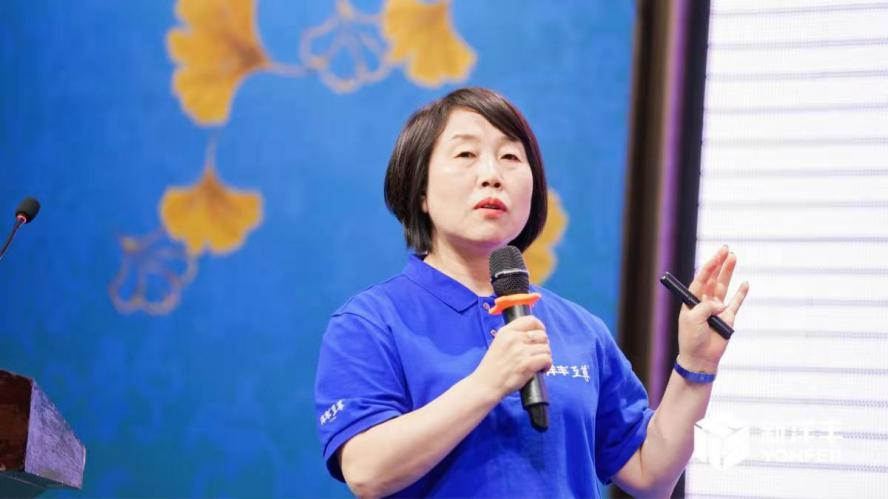 图片106686在线登录官网入口副总裁包雪梅博士作报告.jpg