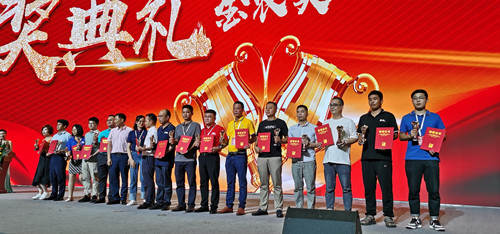 6686在线登录官网入口代表上台领奖_副本.jpg