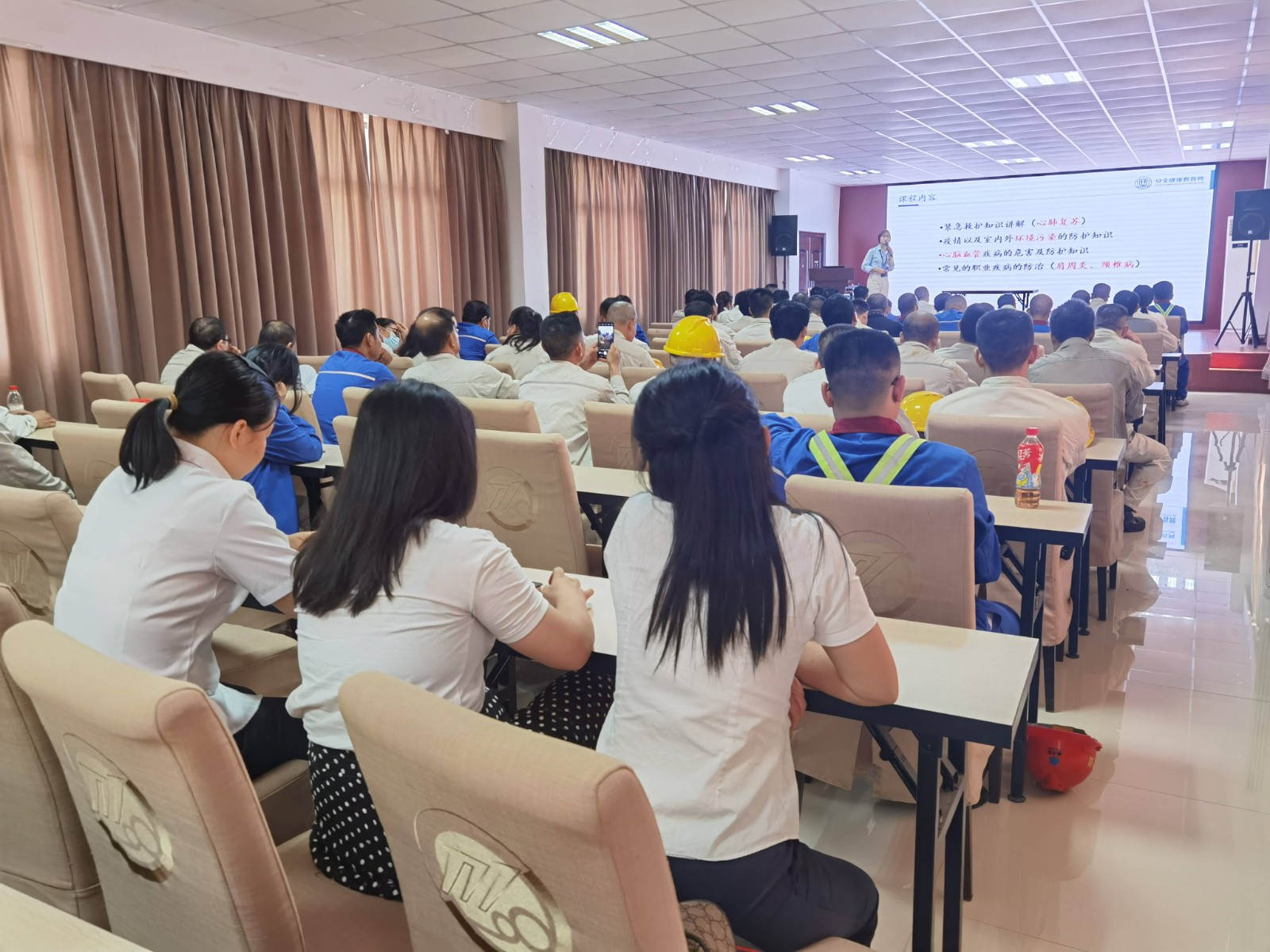 广西6686在线登录官网入口安全健康培训_副本.jpg
