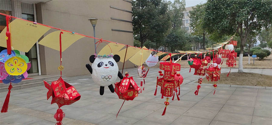 江西6686在线登录官网入口员工做的元宵花灯.jpg