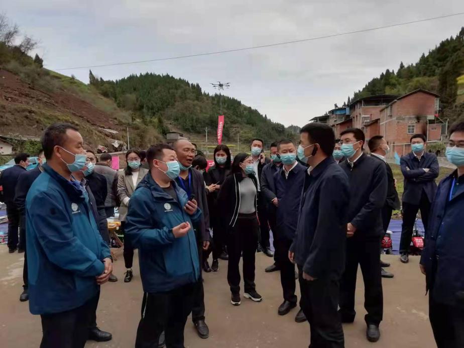 6686在线登录官网入口农化员向县长汇报科技小院相关工作.jpg